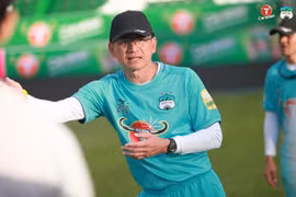 Hoàng Anh Gia Lai muốn giữ logo và bỏ chữ "nước tăng lực" trên áo đấu