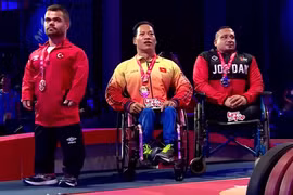 Lực sĩ khuyết tật Lê Văn Công giành HCV cử tạ thế giới