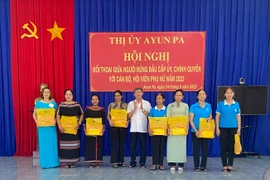 Lãnh đạo thị xã Ayun Pa đối thoại với hội viên phụ nữ