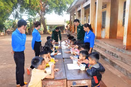 “Tiếp sức” học sinh nghèo nơi biên giới