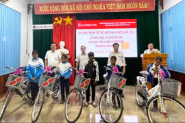Tặng 35 xe đạp cho học sinh nghèo vượt khó huyện Kông Chro