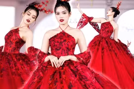 Hoa hậu Đỗ Thị Hà đẹp kiêu kỳ khi hóa nàng đào nương