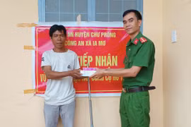 Công an Chư Prông linh hoạt vận động thu hồi vũ khí, vật liệu nổ