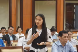 Thủ khoa đại học nhưng không được tuyển vào công sở vì vướng...