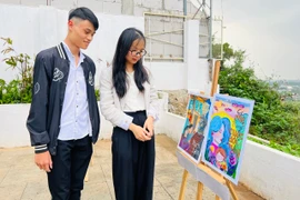 “Không chỉ là bìa sách”