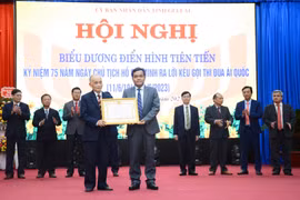 Tôn vinh “những ngọn đèn, những ngôi sao sáng”