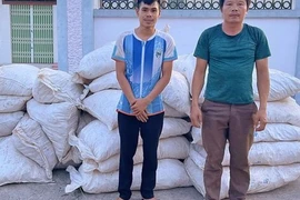 Phát hiện lô hàng hơn 10 tỉ đồng trong 'hầm tự chế bí mật' trên ôtô từ nước ngoài về