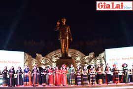 Áo dài Việt-hương sắc Tây Nguyên