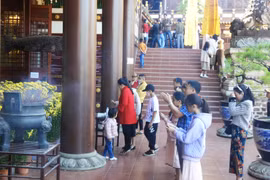 Lễ chùa đầu năm 