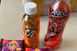 Đà Lạt: Truy tìm nhóm người phát bánh kẹo khiến học sinh có dấu hiệu đau bụng