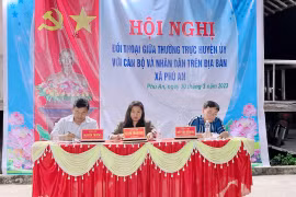 Thường trực Huyện ủy Đak Pơ đối thoại trực tiếp với cán bộ, người dân