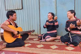 Trọn tình yêu với dân ca Bahnar