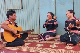 Trọn tình yêu với dân ca Bahnar