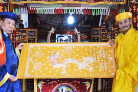 Linh thiêng lễ khai sắc thần 