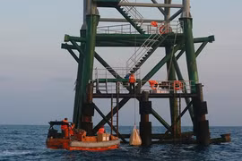 Biển đảo Tây Nam: Lính nhà giàn chẳng sợ bão giông