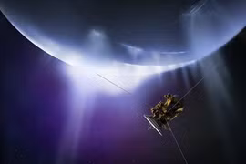 Sinh vật ngoài hành tinh phun vật chất vào tàu NASA?