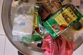 Phá đường dây mua bán ma túy xuyên quốc gia cực lớn, thu cả súng đạn