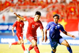 Làm mới từ bóng đá trẻ