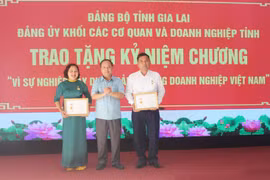 Đoàn kết, giữ vững nguyên tắc tập thể lãnh đạo, cá nhân phụ trách