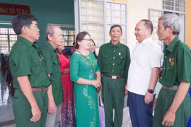 Phó Bí thư Tỉnh ủy Rah Lan Chung: Chung sức, đồng lòng xây dựng thôn Tân Phong ngày càng phát triển