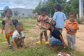 Những dấu lặng miền sơn cước - kỳ 2: Một huyện có 200 trẻ không cha 