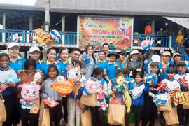 Tặng quà Trung thu cho học sinh khó khăn tại xã Ya Ma, Kông Yang và Đak Djrăng