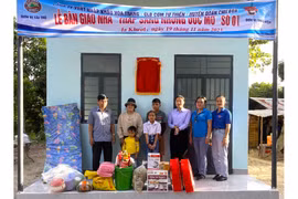 Trao 2 căn nhà “Thắp sáng những ước mơ” cho thiếu nhi khó khăn tại huyện Chư Păh