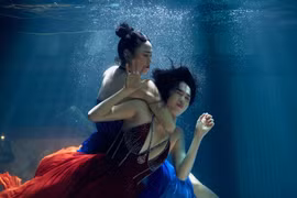 Ngọc Trinh nói về 'cảnh nóng' trong 'Chị chị em em 2'