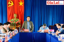 Bí thư Tỉnh ủy Hồ Văn Niên làm việc với hệ thống chính trị xã Đak Pling