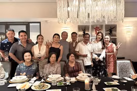 Đoàn phim Đồng tiền xương máu nổi tiếng một thời hội ngộ sau nhiều năm