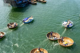 Làng chài Trường Sa cầu mùa