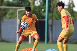 Đội tuyển Nữ Việt Nam làm quen với trái bóng của VCK World Cup 2023