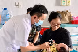 Thời tiết thất thường, người già và trẻ nhỏ nhập viện tăng cao