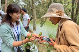 “Yêu cây, yêu hoa, yêu đời”