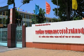 Gạ tình rồi còn vu khống học sinh, phải nghiêm trị ông thầy vô đạo này