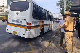 Nhức nhối xe dù, bến cóc tại TP.HCM: Xe dù núp bóng hợp đồng