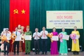 Các tập thể được Chủ tịch UBND phường Ayun Pa tặng giấy khen vì có thành tích xuất sắc trong phong trào thi đua yêu nước giai đoạn 2020-2025. Ảnh: Vũ Chi