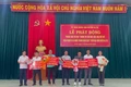 Các tổ chức, doanh nghiệp ủng chương trình xóa nhà tạm, nhà dột nát huyện Ia Pa tại lễ phát động. Ảnh: Vũ Chi