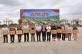 Tại lễ khởi công, chính quyền địa phương phối hợp với Ban Quản lý Đầu tư và Xây dựng Thủy lợi 7 trao tặng 10 máy tính xách tay cho 10 thôn trên địa bàn xã. Ảnh: Vũ Chi