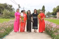 Chị em phụ nữ xã Pờ Tó rạng rỡ bên con đường hoa thôn Bình Hòa. Ảnh: Vũ Chi