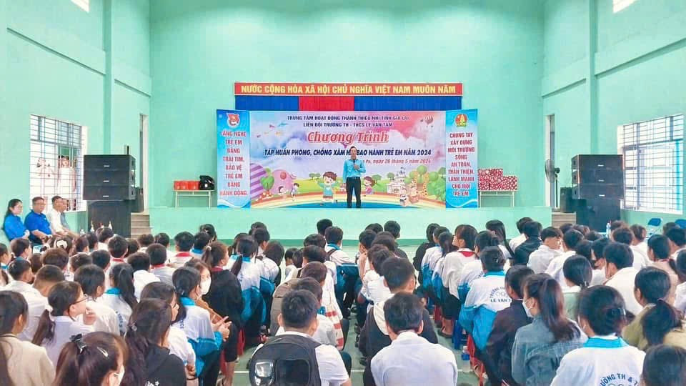 Các trường học trên địa bàn thị xã thường xuyên phối hợp truyền thông trang bị kỹ năng sống cho học sinh. Ảnh: Vũ Chi z6387779634213-01629105273c422d1c7c9aa8a90f050f.jpg