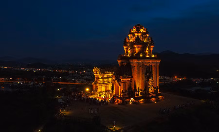 thap-banh-it-lung-linh-ve-dem.jpg