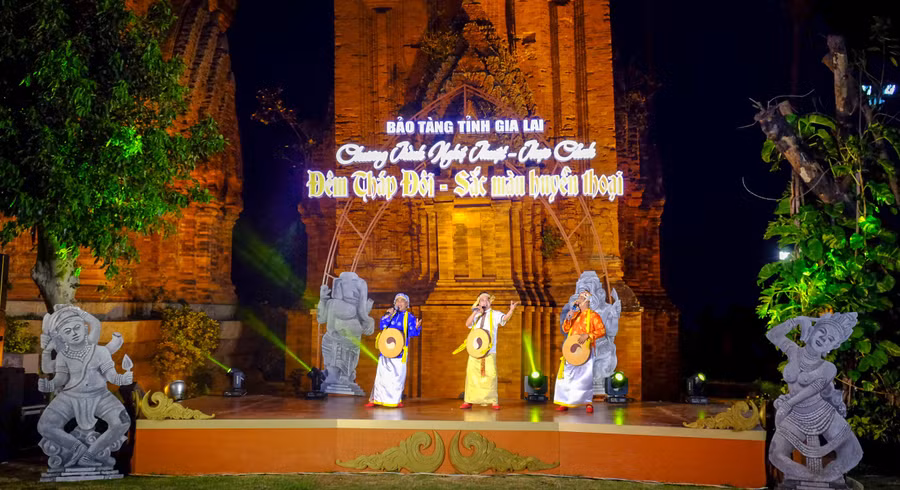 trinh-dien-ca-khuc-tieng-trong-paranung.jpg