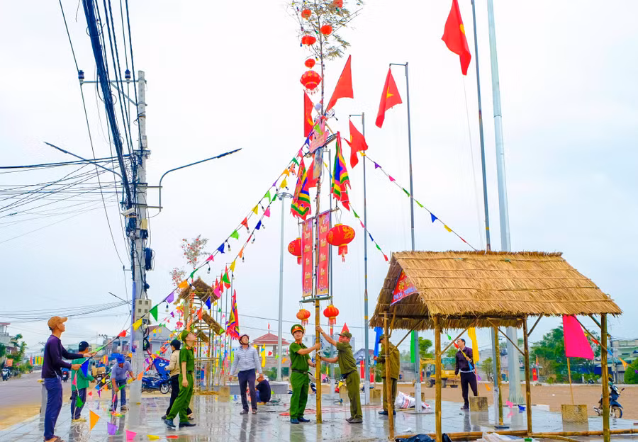 cay-neu-dung-tai-khuon-vien-cho-go-xa-tuy-phuoc-tai-hien-khong-gian-tet-xua-cho-hoi-xuan-cho-go-nam-binh-ngojpg.jpg