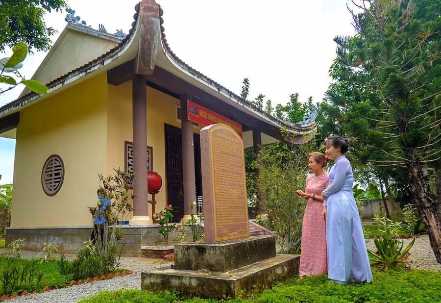 van-chi-hoai-an-duoc-phuc-dung-lai-nam-2011jpg.jpg