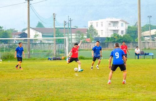 tran-dau-giua-doi-bong-cong-an-tinh-va-giao-phan-qui-nhonjpg.jpg
