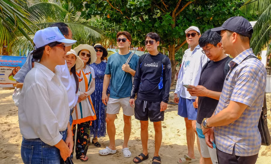 doan-famtrip-tham-quan-khao-sat-tai-khu-du-lich-ky-co-2.jpg