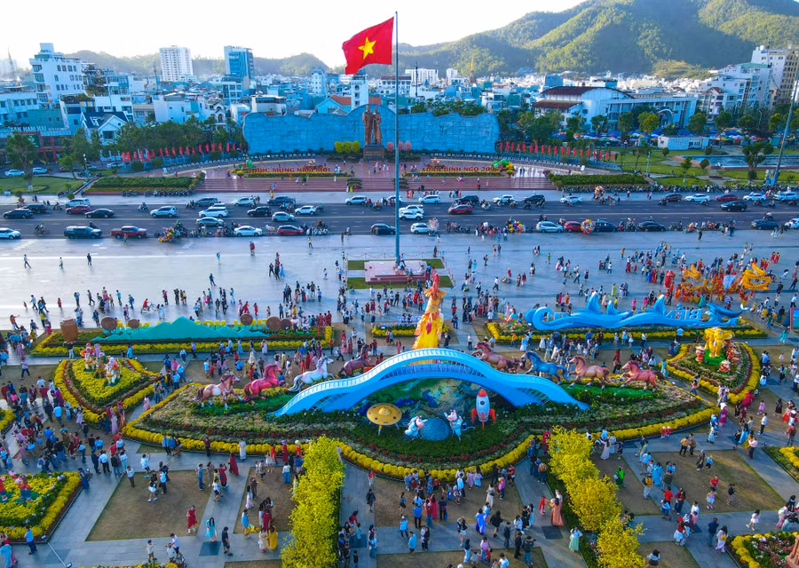 cac-bieu-tuong-van-hoa-duoc-long-ghep-trong-lhong-gian-linh-vatjpg.jpg