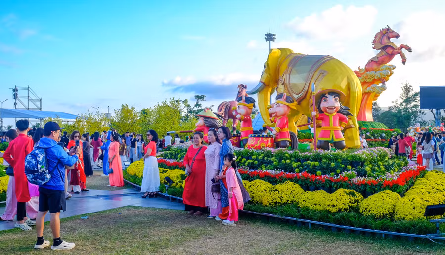cac-bieu-tuong-van-hoa-duoc-long-ghep-trong-lhong-gian-linh-vatjpg-2.jpg