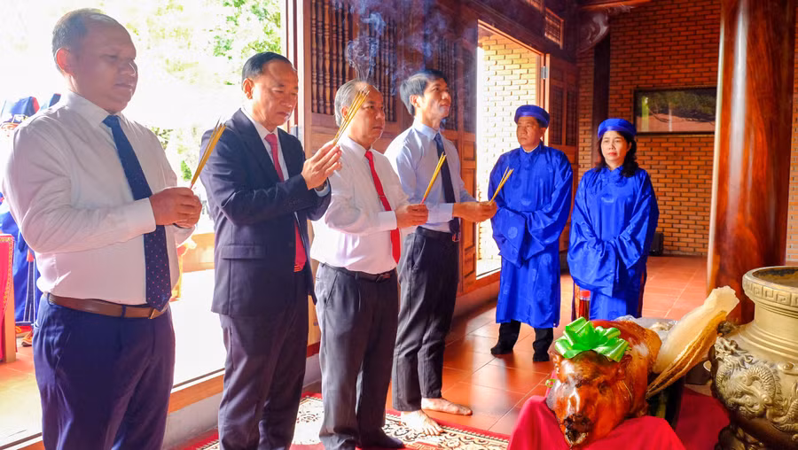 lanh-dao-tinh-dang-huong-tai-dien-tho-tay-son-tam-kiet-khuon-vien-di-tich-an-khe-truong.jpg
